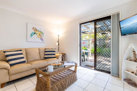 Gretel Beach House 5 Gretel Cl Perfect Pet Friendly House With Air Con And WiFi - Pubs and Clubs 4