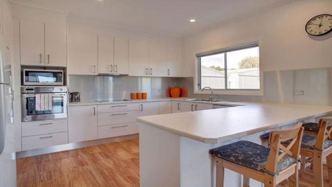 Grey On The Bay - Pubs and Clubs 2