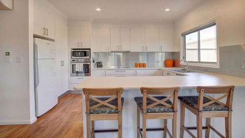 Grey On The Bay - Pubs and Clubs 4