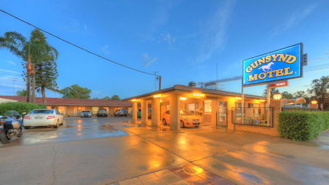 Gunsynd Motor Inn - Pubs and Clubs 2