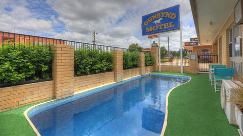 Gunsynd Motor Inn - Pubs and Clubs 1