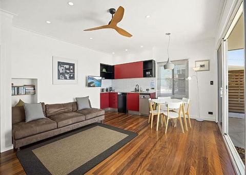 Gurruja Retreat - Pubs and Clubs 4