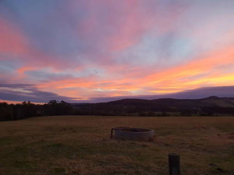 Handsome Hills Dairy Retreat - Pubs and Clubs 1