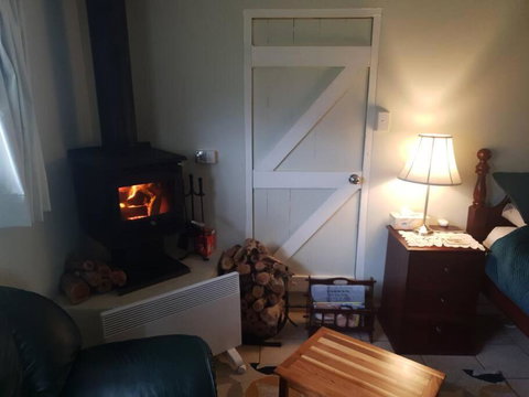 Handsome Hills Dairy Retreat - Pubs and Clubs 3