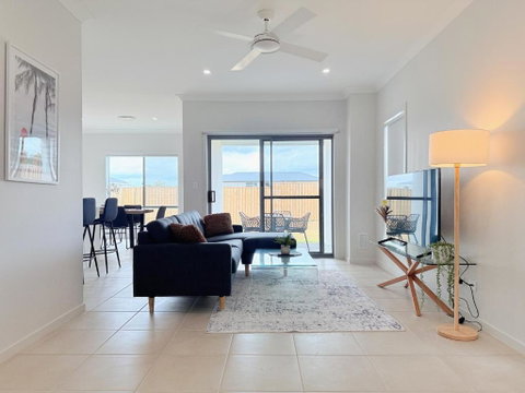 Harmony Heights 4 Beds Villa At Rochedale - Go Out 1