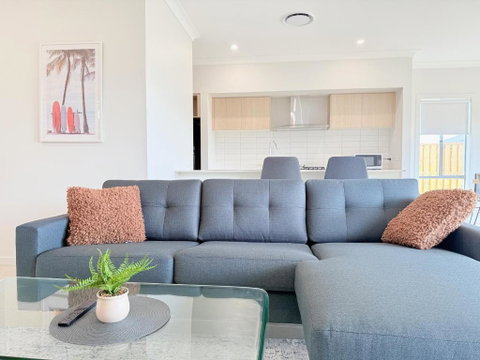 Harmony Heights 4 Beds Villa At Rochedale - Go Out 3