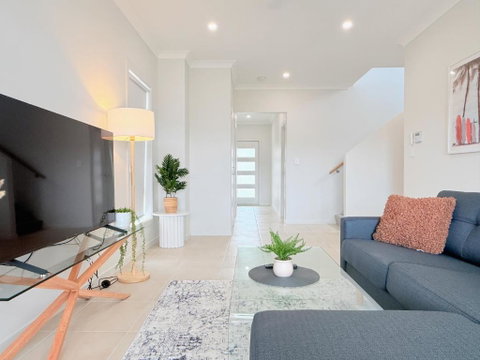 Harmony Heights 4 Beds Villa At Rochedale - Go Out 0