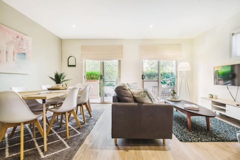 Harp Haven - Contemporary In Suburban Tree Lined Kew - Go Out 0