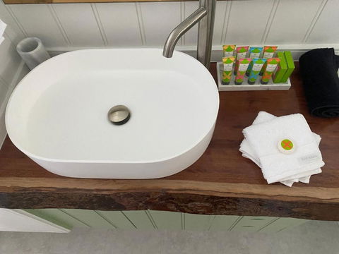 Green Cauldron, Homestay, Tamborine Mountain, Private Room, Ensuite, Private Courtyard, Gold Coast Views - Pubs and Clubs 2