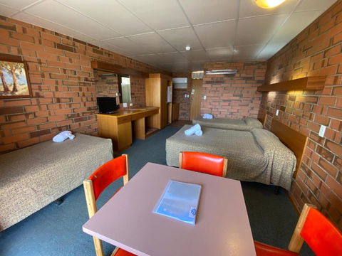 Hawker Hotel Motel - Pubs and Clubs 0