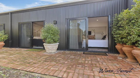 Hideaway Nook By Wine Coast Holiday Rentals - Pubs and Clubs 1