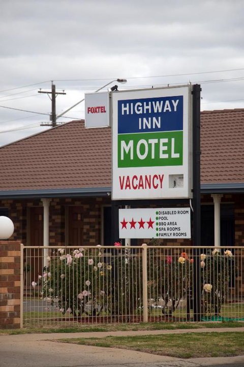 Highway Inn Motel - Pubs and Clubs 3
