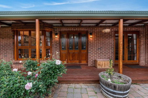 Hilltop Retreat, Water Views - Pubs and Clubs 0