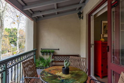 Hip Inner-City Living In Vibrant Erskineville - Go Out 1