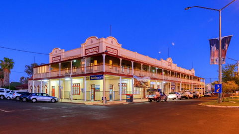 Hotel Corones - Pubs and Clubs 0