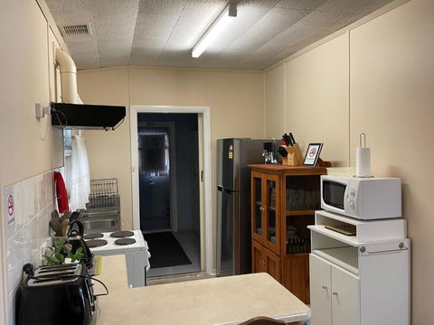 Homely Cottage - Pubs and Clubs 2