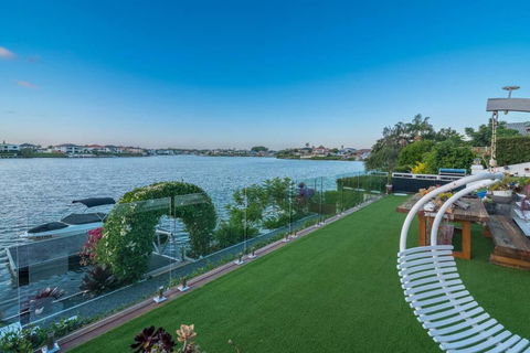 Immaculate Waterfront Residence-Masterpiece - Pubs and Clubs 1