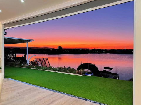 Immaculate Waterfront Residence-Masterpiece - Pubs and Clubs 2