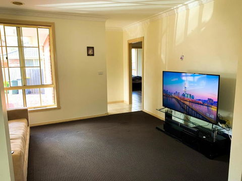In The Heart Of Epping Shared House - Go Out 0