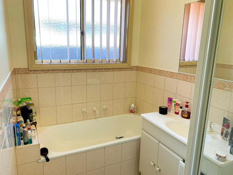 In The Heart Of Epping Shared House - Go Out 2