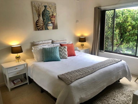 Hotel Style Monterey Guest Studio Near Hospitals, Beach And Airport - Pubs and Clubs 0