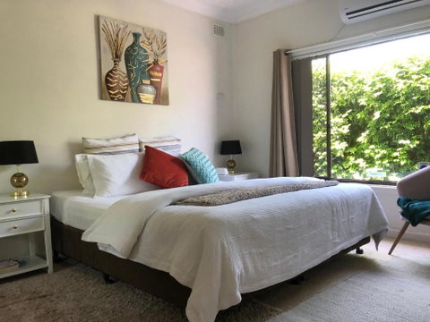 Hotel Style Monterey Guest Studio Near Hospitals, Beach And Airport - Pubs and Clubs 2