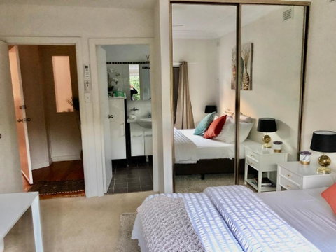 Hotel Style Monterey Guest Studio Near Hospitals, Beach And Airport - Pubs and Clubs 1