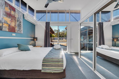 Ingenia Holidays Avina - Pubs and Clubs 0