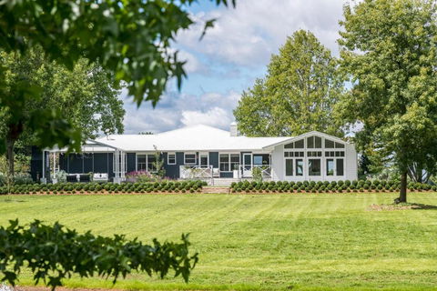 Isca House, Exeter, NSW - Go Out 0