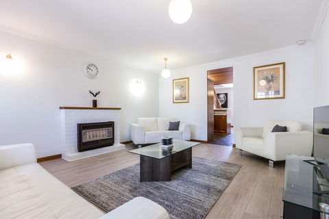 Adelaide Style Accommodation-Getaway In North Adelaide- Close To City - Pubs and Clubs 0