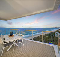Air On Broadbeach - Pubs and Clubs