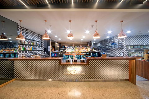 Airlie Beach Hotel - Pubs and Clubs 2