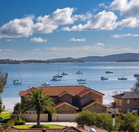 Aislinn' 3/273 Corrie Parade - air con water views BBQ - Pubs and Clubs