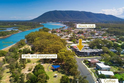 Ait Shona - Happy Place. Apt 10 Haven On The Park - Pubs and Clubs 3