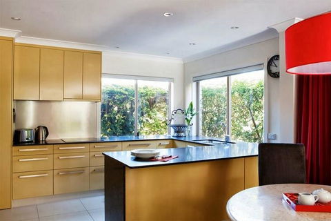 Akai Hana - Pubs and Clubs 3