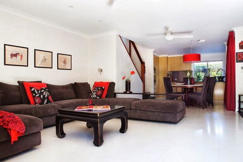 Akai Hana - Pubs and Clubs 2