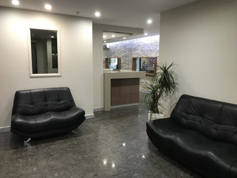 Alexander Holiday Apartments - Pubs and Clubs 0