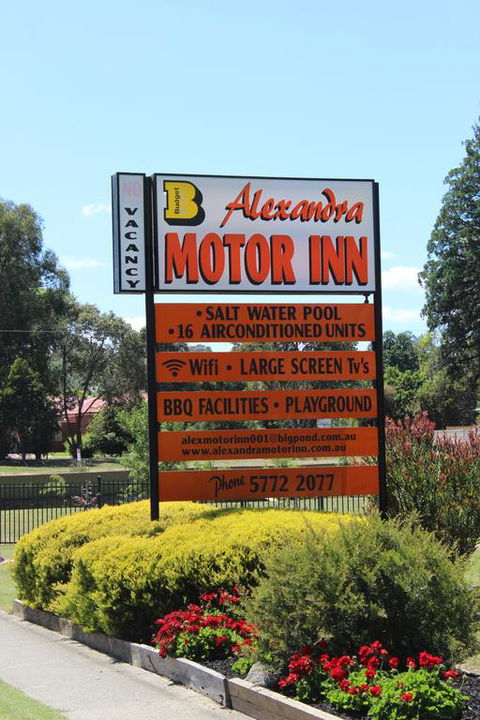 Alexandra Motor Inn - Victoria Aus - Pubs and Clubs 3