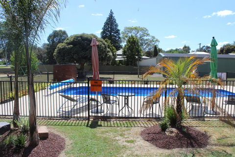 Alexandra Motor Inn - Victoria Aus - Pubs and Clubs 0