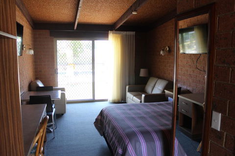 Alexandra Motor Inn - Victoria Aus - Pubs and Clubs 1