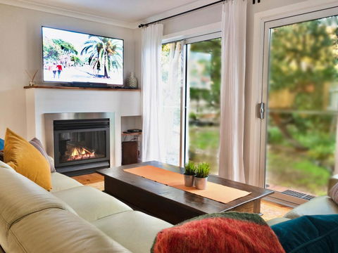 Alice's Palace, 2-minute Walk To Lifeguard Patrolled Surf Beach - Pubs and Clubs 1