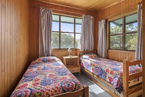 Alinjarra - 13 Waller Court - Pubs and Clubs 2