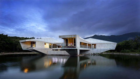 Alkira Award Winning Luxury Beachfront Rainforest Holiday House - Pubs and Clubs 0