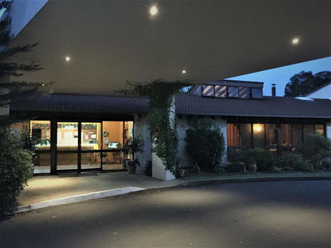 All Seasons Motel Armidale - Pubs and Clubs 0