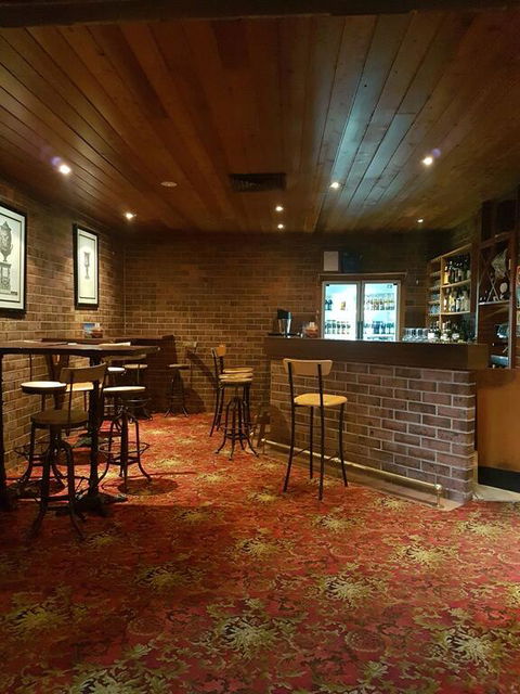 All Seasons Motel Armidale - Pubs and Clubs 2