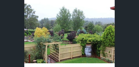 Allora Lodge Bed And Breakfast - Pubs and Clubs 3