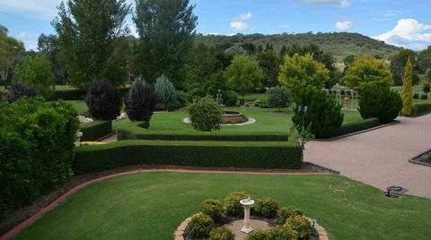 Allora Lodge Bed And Breakfast - Pubs and Clubs 2