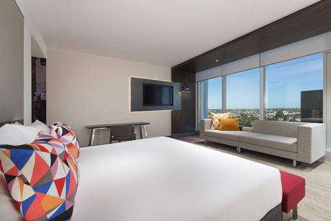 Aloft Perth - Pubs and Clubs 3