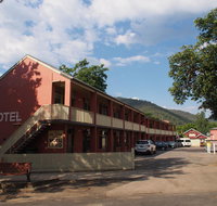 Alpine Hotel Bright - Pubs and Clubs