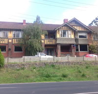 Alpine Retreat Hotel - Pubs and Clubs
